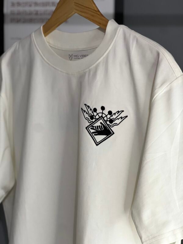 Camiseta Oversize Megumi minimalist Unisex - Image 3