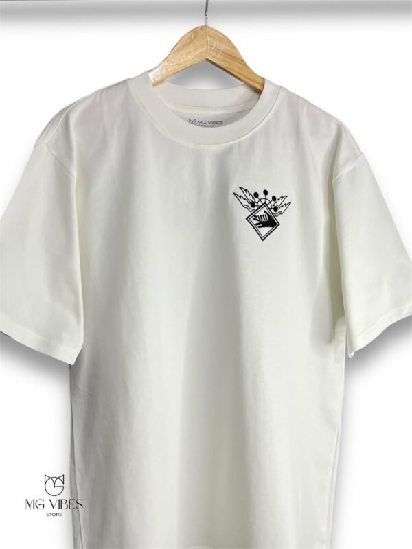 Camiseta Oversize Megumi minimalist Unisex - Image 4